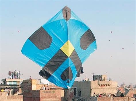 Kite Flying In Lahore Full Mahol Youtube