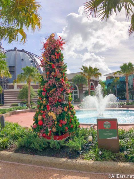 Photos Go On A 2020 Walt Disney World Christmas Tree Tour Allears Net