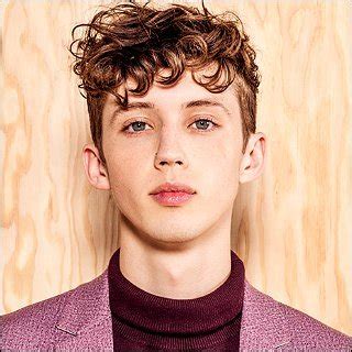 Troye Sivan Pictures With High Quality Photos