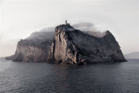 Capo Miseno Sembra L Irlanda La Foto Della Scogliera Tra Le Nuvole Fa