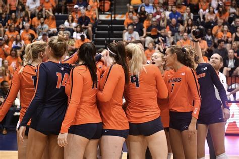 Illinois Volleyball Starts 2 0 With Five Set Wins Over Tennessee The