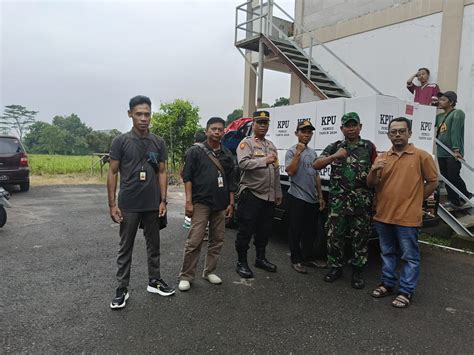 Selesai Pemungutan Suara Di TPS Seluruh Petugas Pam TPS Kawal Kotak