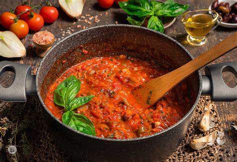 Вкусна рецепта с остатъци: Доматен сос за паста от MateKitchen