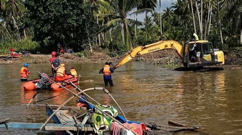 Pencarian Korban Banjir Torue Dibantu Alat Berat