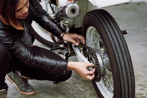 Sabes cómo cuidar correctamente la cadena de tu moto Aquí tienes 7