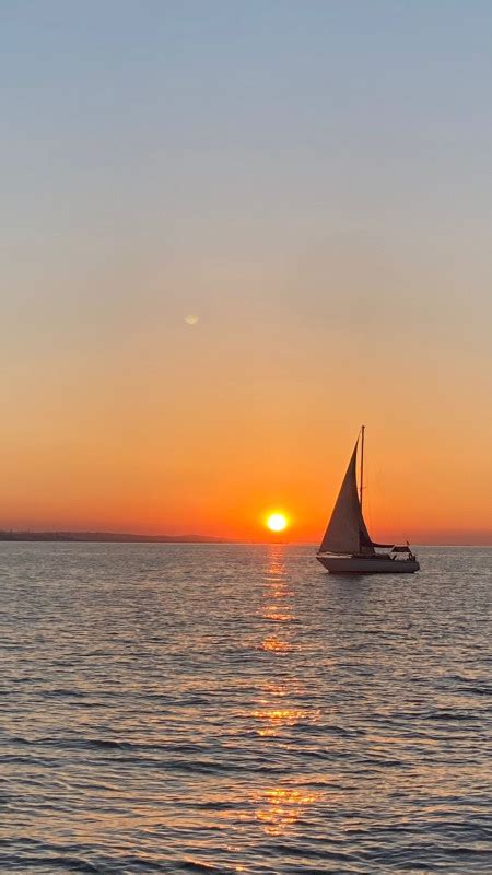 Veleggiando Lungo La Riviera Del Conero Emozioni Di Una Giornata In Vela