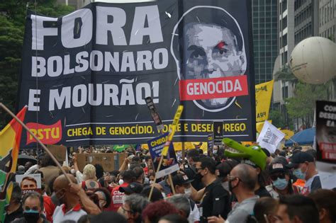 Decenas De Miles De Brasileños Protestan Para Pedir Fuera Bolsonaro