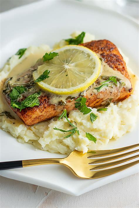 Easy And Crispy Pan Seared Salmon With Lemon Butter Sauce