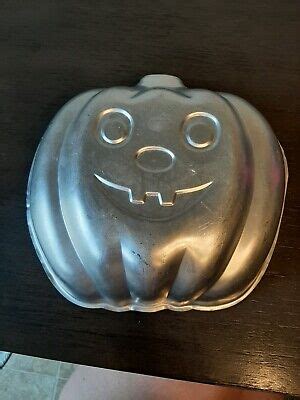 Vintage Halloween Wilton 1987 Jack O Lantern Smiling Pumpkin Face Cake