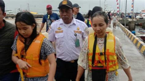 Orang Wisatawan Selamat Dari Tragedi Tenggelamnya Kapal Di Pulau