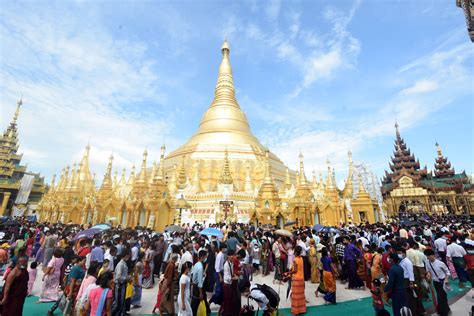 Pagodas In Yangon Bustling With Pilgrims In Thadingyut Festival ...