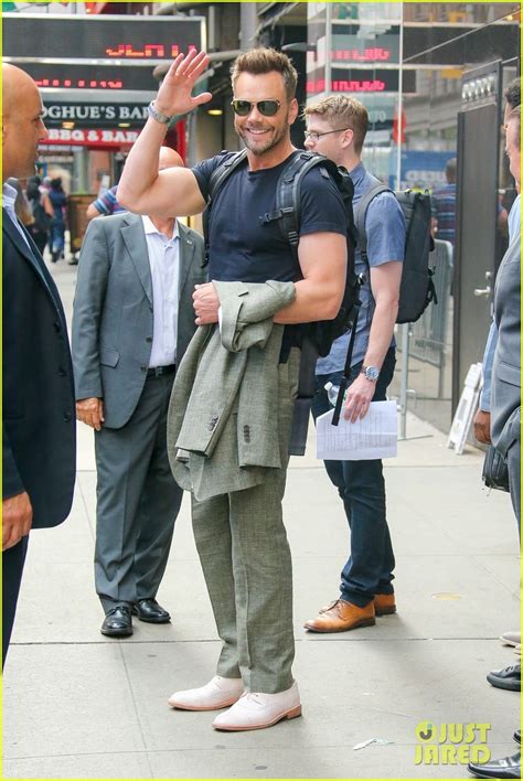 Joel Mchale Shows Off His Big Biceps In New York City Photo 4116056