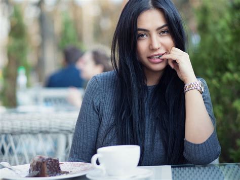 4 Amazingly Attractive Eye Contact Flirting Tips That Always Work