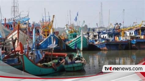 Terombang Ambing Di Laut Kapal Nelayan Aceh Timur Terdampar Di