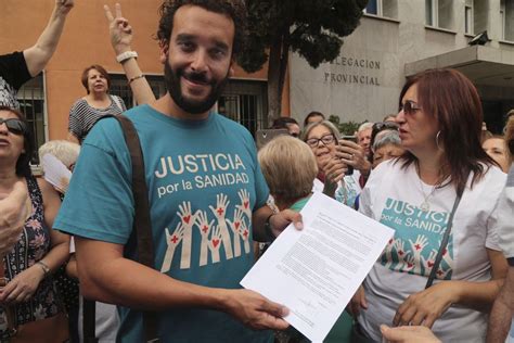 Muere Jesús Candel Spiriman el médico que sacó a la calle a miles