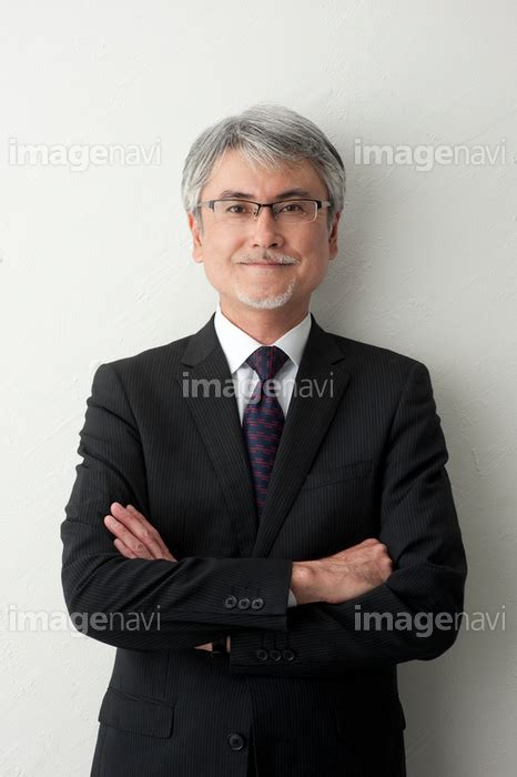 【ビジネススーツを着た50代男性】の画像素材62005724 写真素材ならイメージナビ