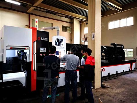 2500w 3000w Fiber Laser Metal Cutting Machine For Roundsquare Tube