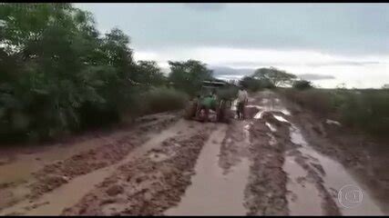 Atoleiros deixam estradas de acesso ao Pantanal intransitáveis e