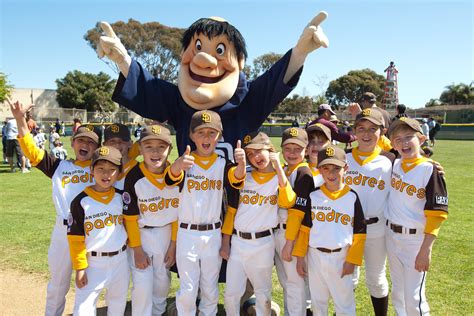 San Diego Padres outfitting Little Leaguers in authentic uniforms - ESPN