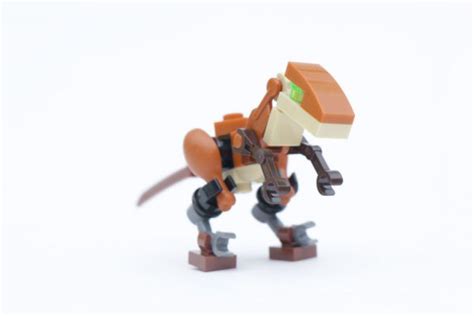 Velociraptor LEGO Jurassic World dinosaur build