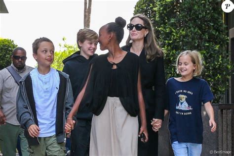 Angelina Jolie Et Ses Quatres Enfants Vivienne Zahara Knox Et Shiloh