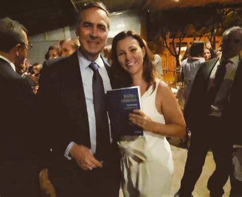 Advogada de Bolsonaro reage a ataques após foto Barroso