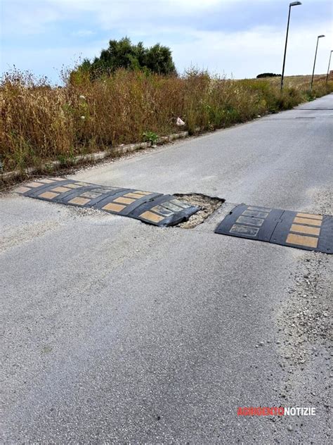 Buche E Dissesti Stradali In Cerca Di Amorevoli Cure Nelle Vie Dei