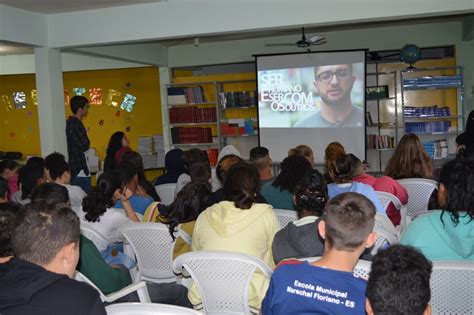 Escola Mauro Christo recebe palestra da Associação Ubuntu Prefeitura