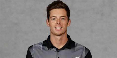 Mitchell Santner | Detailed T20I Bowling Stats | Stat Sensei