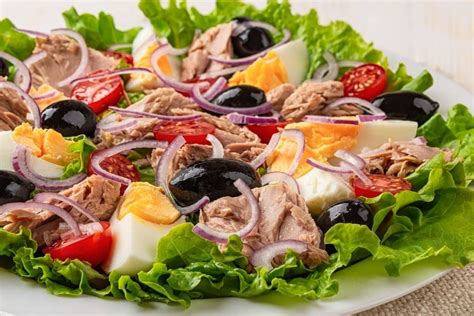 Salada de atum ovo cozido uma opção saudável e saborosa