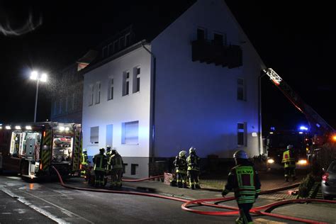 FF Bad Salzuflen Dachstuhlbrand beschäftigt Feuerwehr am Bad Salzufler