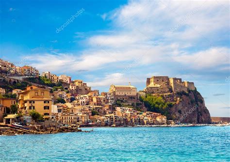 Castle Scilla in Calabria, Italy — Stock Photo © gurgenb #40972457