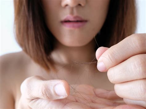 Soñar que se te cae el pelo es un sueño preocupante Actitudfem