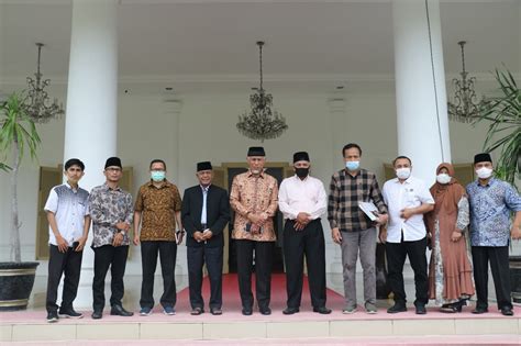 Temui Gubernur Mahyeldi Asosiasi Petani Gambir Pessel Minta Percepatan