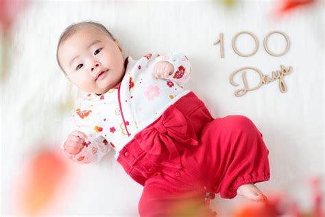 生後100日の赤ちゃんは何カ月何日？月齢の数え方や成長の目安をチェック｜こども写真館スタジオアリス｜写真スタジオ・フォトスタジオ