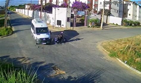 V Deo Mostra Exato Momento De Acidente Entre Van E Moto Em Conquista