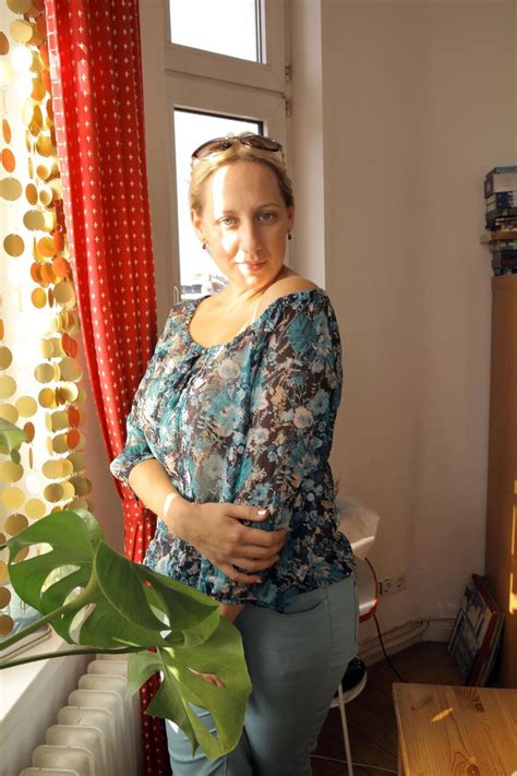 Natural Blonde Mira Gets Dressed To Wrap Up A Nude Modelling Session CoedCherry