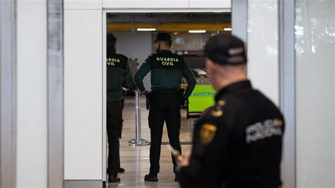 Detenido En Barcelona Un Británico Buscado Por La Interpol Por Tráfico De Armas