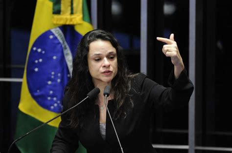 Janaína Paschoal é a deputada mais votada da história