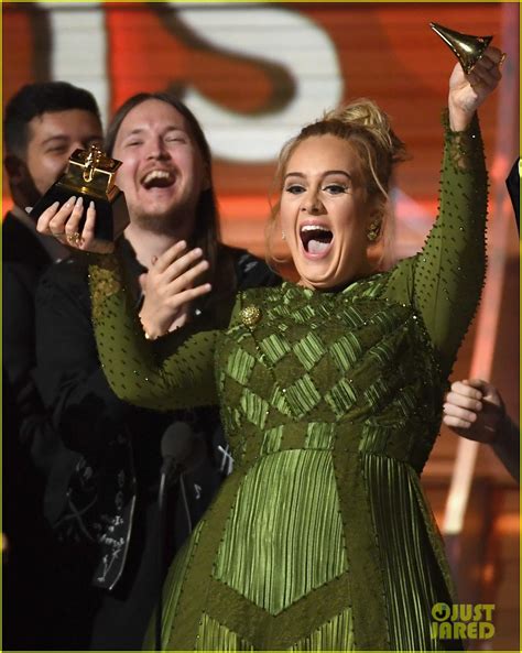 Adele Breaks Grammys Album Of The Year Statue In Half Photos Photo