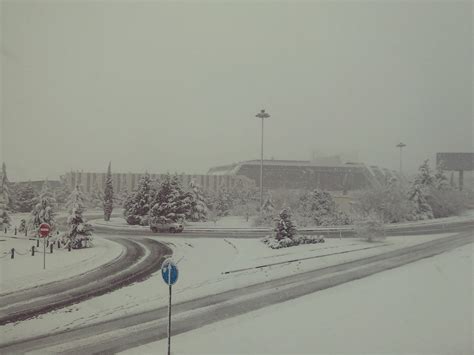 Forti Nevicate E Gelo Fra Sud Della Russia E Ucraina Orientale