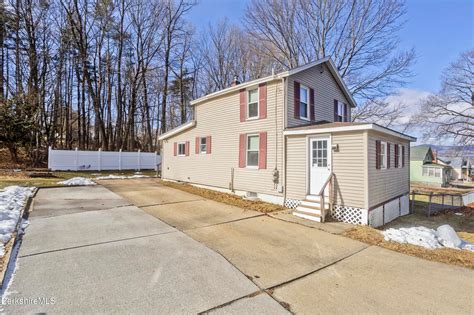 32 Lakeview St Pittsfield Ma 01201 See Est Value Schools And More
