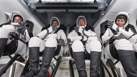 Spacexs Crew Dragon Safely Brings Back Four Astronauts From The Iss