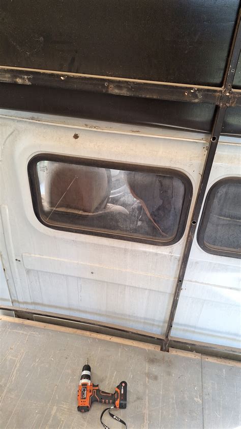 Установка форточки — ГАЗ Газель, 2,3 л, 2006 года | тюнинг | DRIVE2