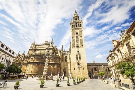 Alcázar, Seville Cathedral and La Giralda Guided Tour