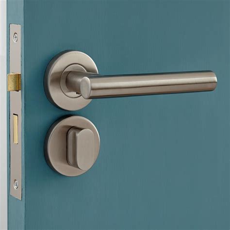 Lecco Satin Stainless Steel Lever On Rose Door Handle Pack Howdens