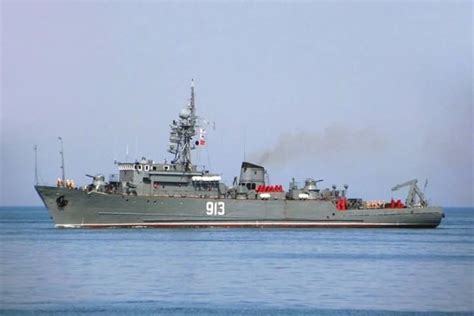 Украински морски дрон ''целуна'' руския миночистач Ковровец и го прати ...