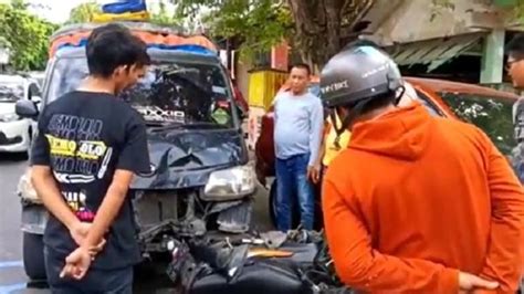 Kecelakaan Di Parepare Pikap Hantam Mobil Dan Motor Parkir Hingga