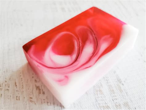 Make This Easy Peppermint Candy Swirl Soap Recipe For The Holidays