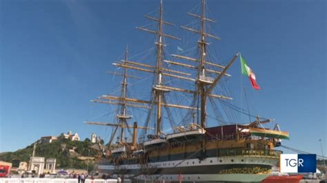 L Amerigo Vespucci Al Porto Di Ancona